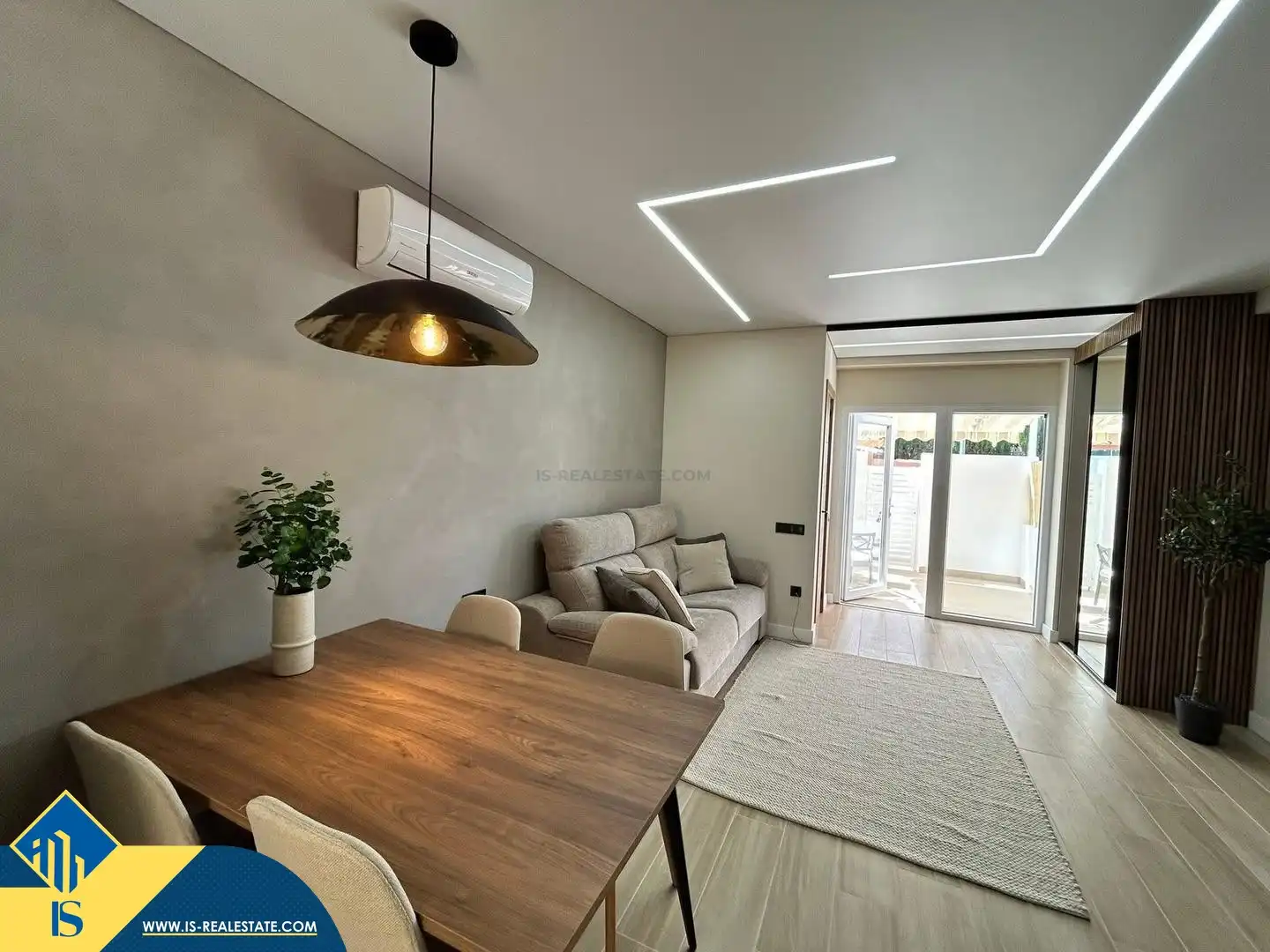 Sala d'estar de Casa o xalet en venda en Turís amb Terrassa, Moblat i Piscina comunitària