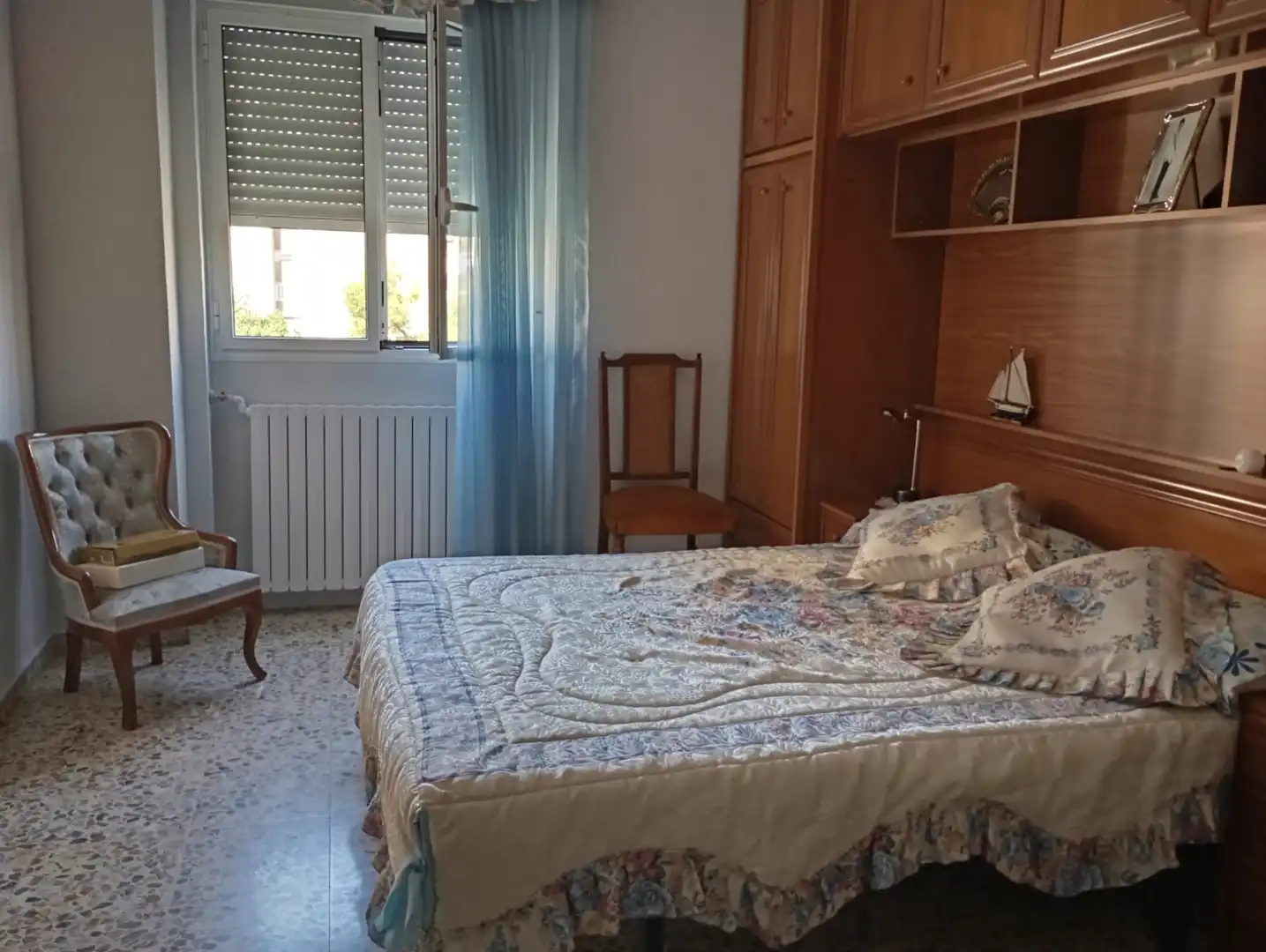 Dormitori de Pis de lloguer en Zaragoza amb Calefacció, Moblat i Forn