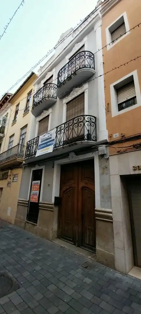 Außenansicht von Einfamilien-Reihenhaus zum Verkauf in Alzira