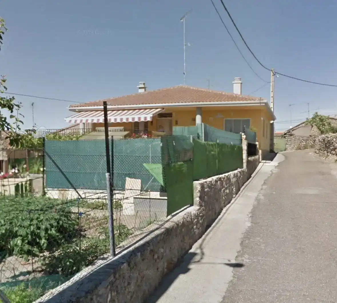 Vista exterior de Piso en venta en Alfaraz de Sayago con Jardín privado, Piscina y Amueblado