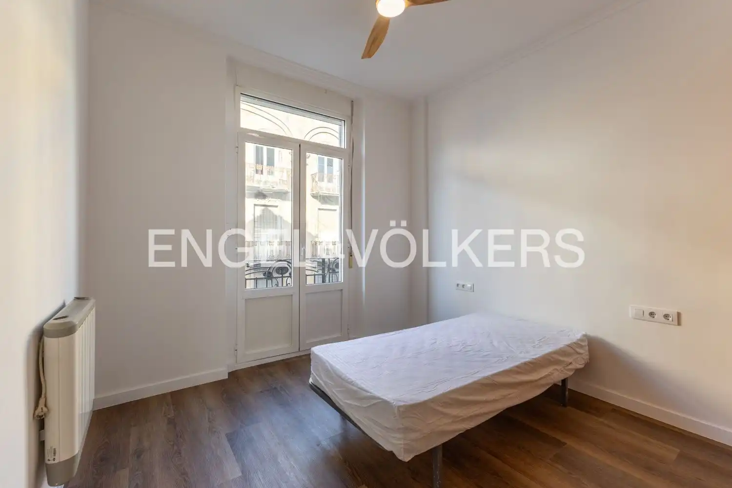 Wohnung zur Miete in Carrer del Pintor Salvador Abril, Russafa