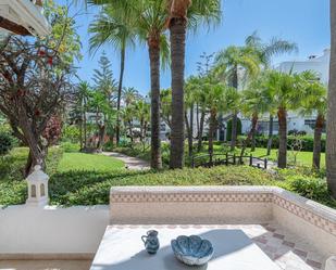 Jardí de Planta baixa en venda en Marbella amb Aire condicionat, Terrassa i Piscina