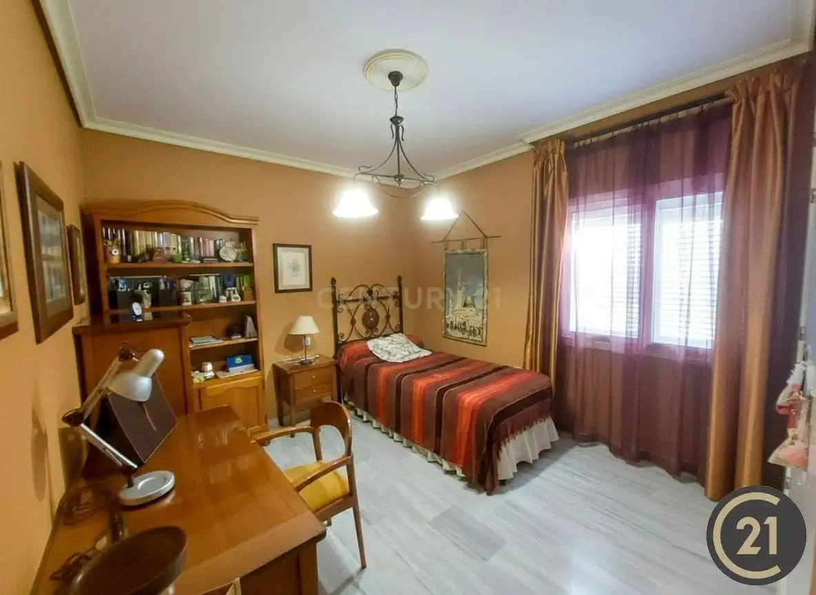 Dormitori de Casa o xalet en venda en Espartinas amb Aire condicionat, Jardí privat i Traster