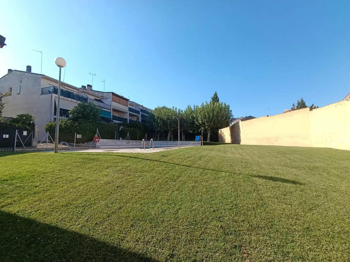 Parking de Casa adosada en venta en El Molar (Madrid) con Calefacción, Jardín privado y Terraza
