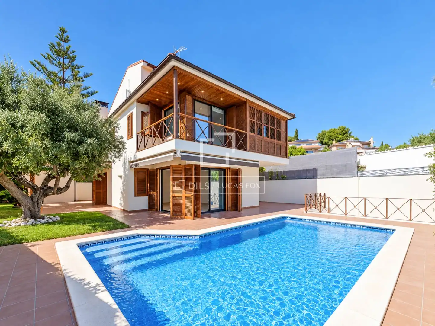 Detached house with terrace for sale in Vallpineda - Santa Bárbara