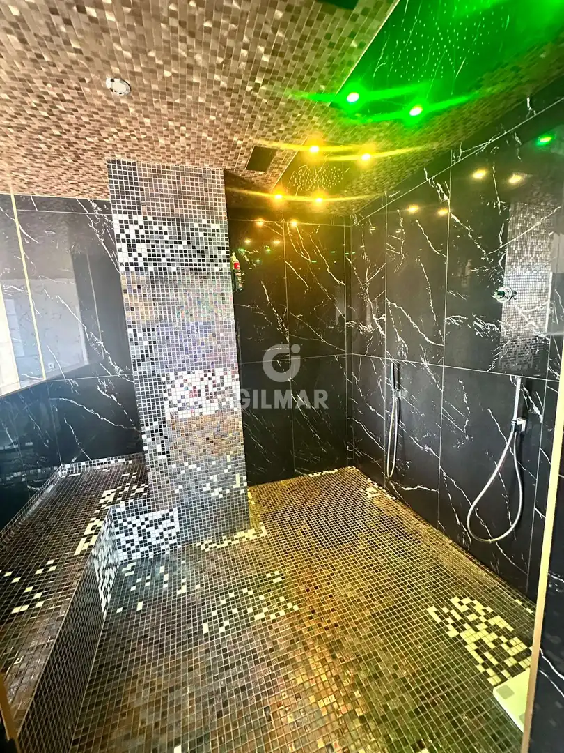 Bany de Casa o xalet en venda en Estepona amb Jardí privat i Piscina
