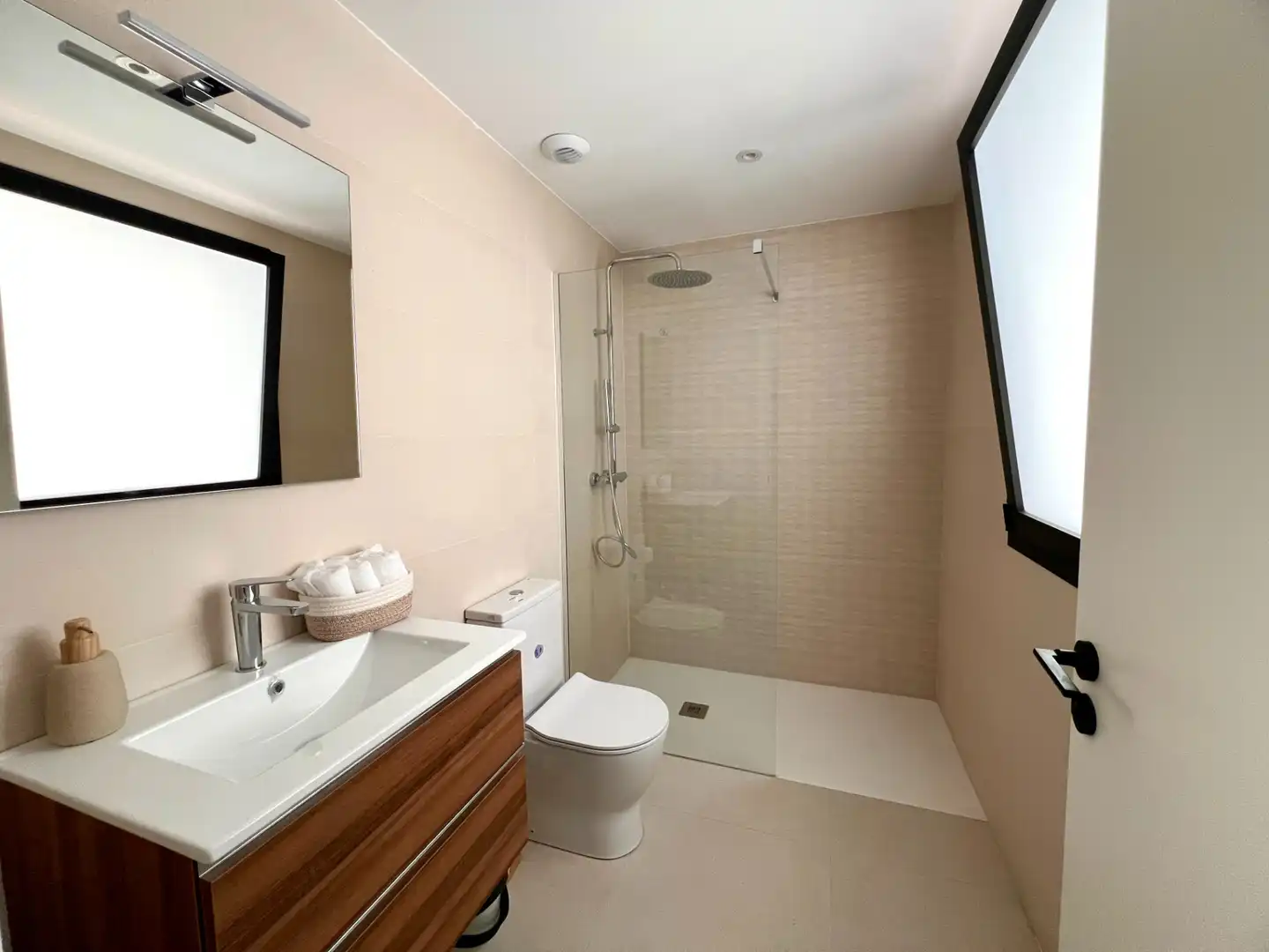 Baño de Apartamento en venta en Marbella con Aire acondicionado, Terraza y Horno