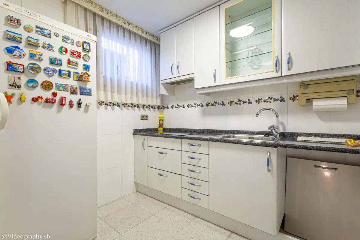 Cuina de Casa o xalet en venda en Alcalá de Henares amb Aire condicionat, Calefacció i Jardí privat
