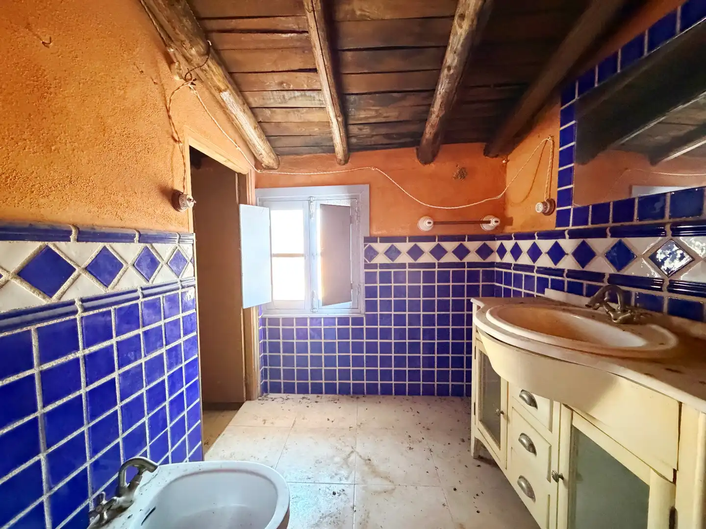 Badezimmer von Country house zum Verkauf in Benadalid