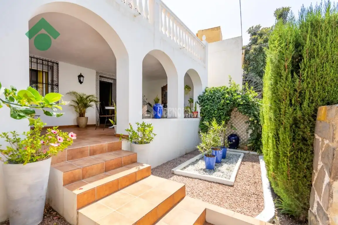 Vista exterior de Casa o chalet en venta en Almuñécar con Aire acondicionado y Terraza
