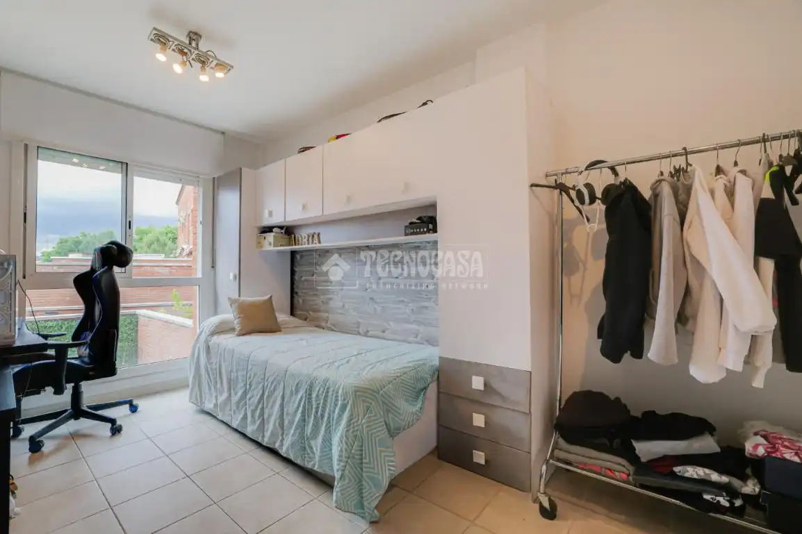 Schlafzimmer von Einfamilien-Reihenhaus zum Verkauf in Terrassa mit Klimaanlage, Heizung und Terrasse