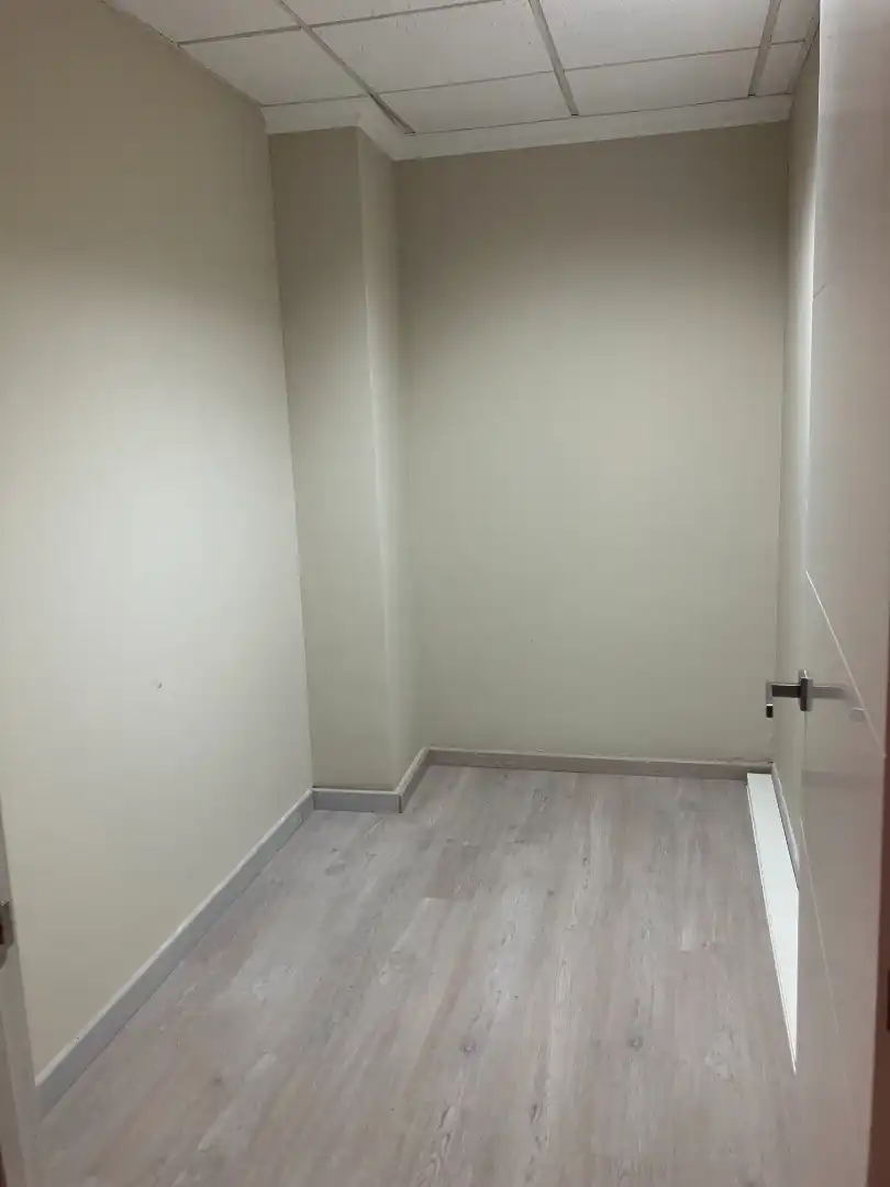 Office for rent in La Línea de la Concepción  with Air Conditioner