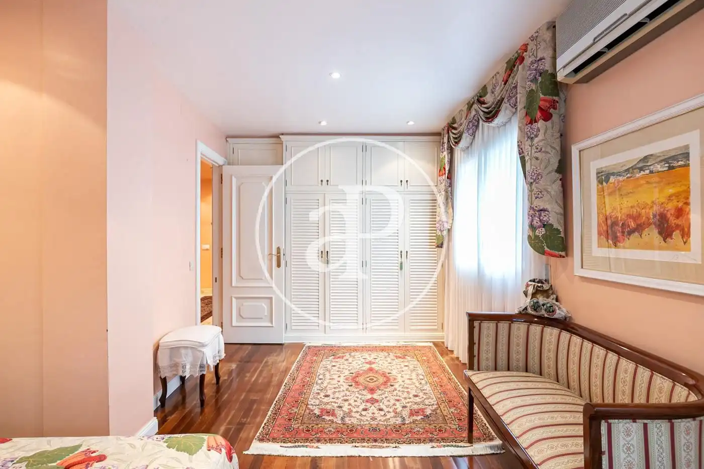 Schlafzimmer von Einfamilien-Reihenhaus zum Verkauf in Barcelona mit Klimaanlage, Heizung und Privatgarten
