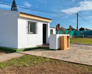 Vista exterior de Casa o xalet en venda en Chiclana de la Frontera amb Jardí privat i Traster