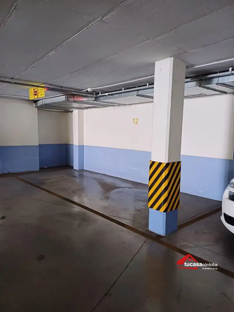 Parking de Piso en venta en Córdoba con Terraza, Trastero y Amueblado