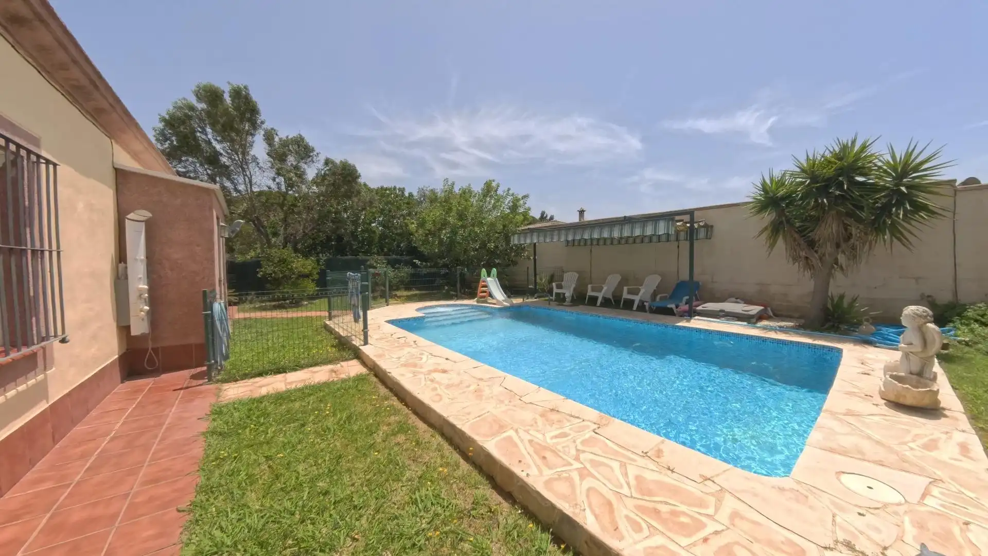 Swimming pool of Houses for sale in Chiclana de la Frontera  with Air Conditioner, Private garden and Storage room
