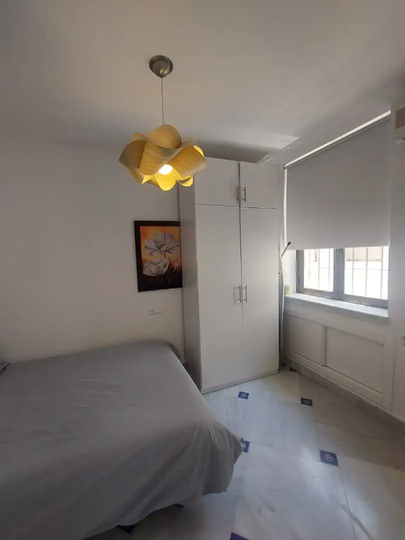 Dormitori de Apartament de lloguer en Córdoba amb Aire condicionat, Calefacció i Moblat