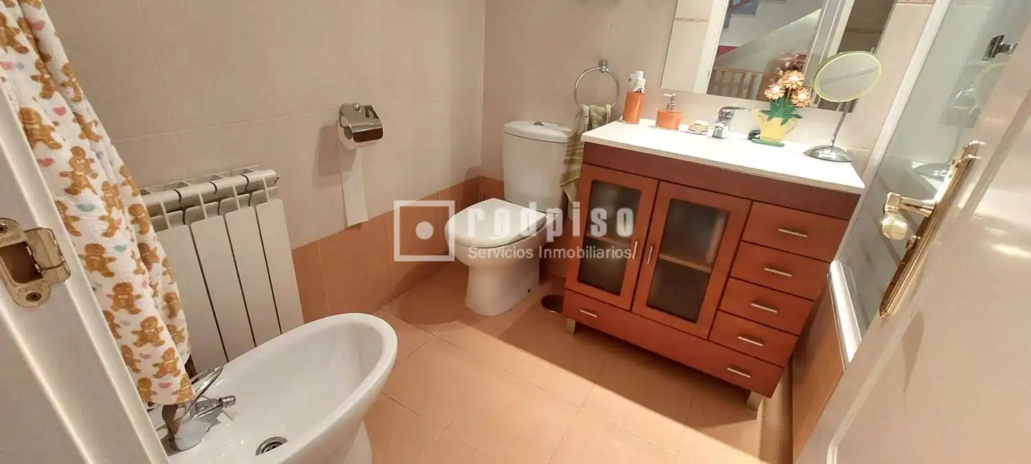Bathroom of Houses for sale in Talavera de la Reina  with Air Conditioner, Heating and Private garden