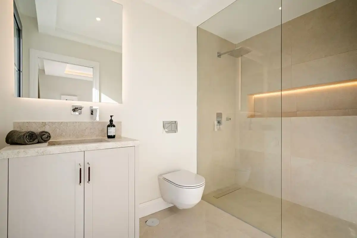 Bathroom of Detached homes for sale in Benahavís  with Terrace