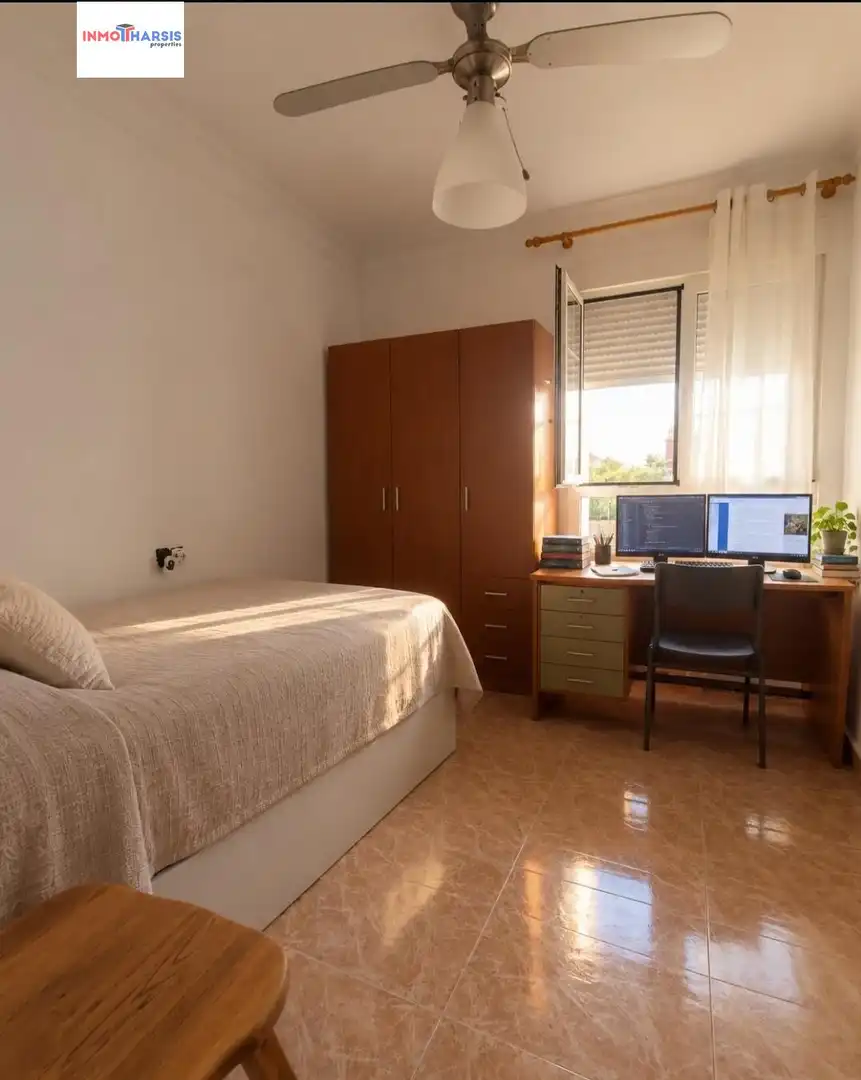 Dormitori de Pis de lloguer en Almería amb Aire condicionat, Calefacció i Jardí privat