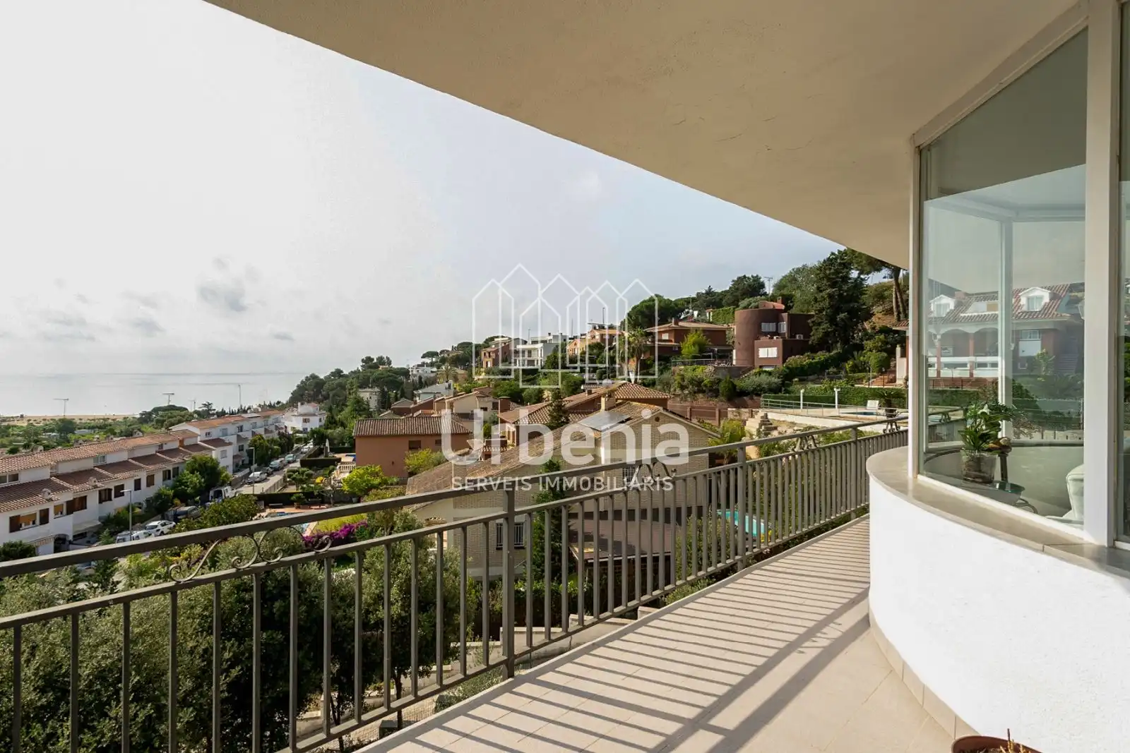 Vista exterior de Casa o xalet en venda en Arenys de Mar amb Calefacció, Terrassa i Piscina