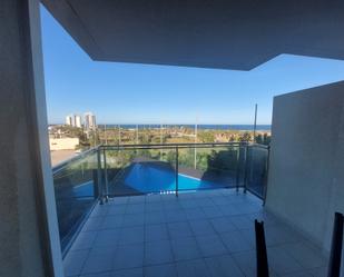 Piscina de Apartament de lloguer en La Manga del Mar Menor amb Aire condicionat i Terrassa