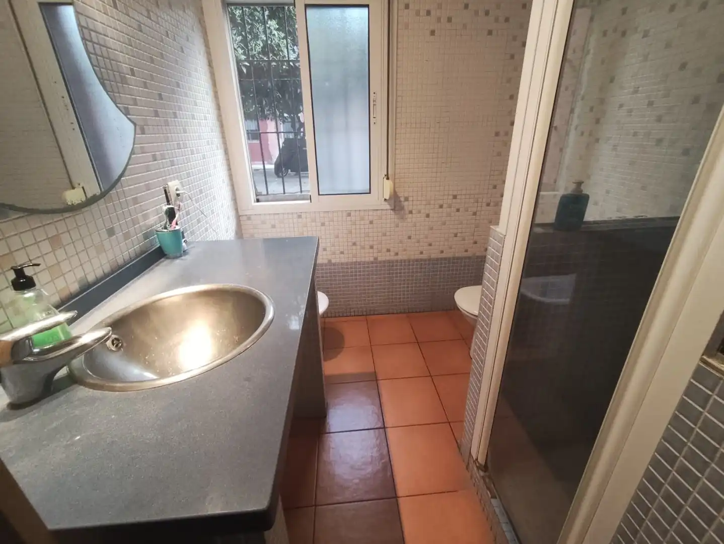 Bathroom of Flat for sale in Sevilla  with Air Conditioner and Furnished