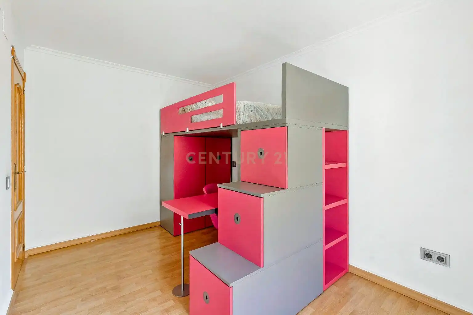 Dormitori de Apartament en venda en Torrevieja amb Aire condicionat, TV i Balcó