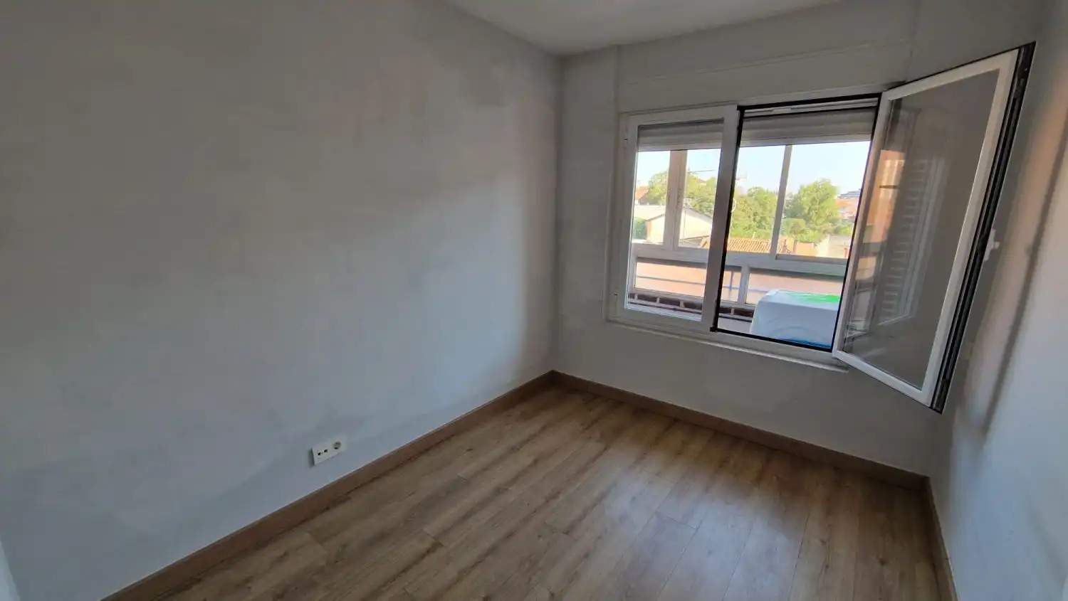 Habitación de Piso en venta en León Capital  con Calefacción, Terraza y Trastero