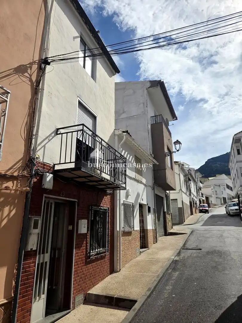 Vista exterior de Casa o chalet en venta en Valdepeñas de Jaén con Terraza y Balcón