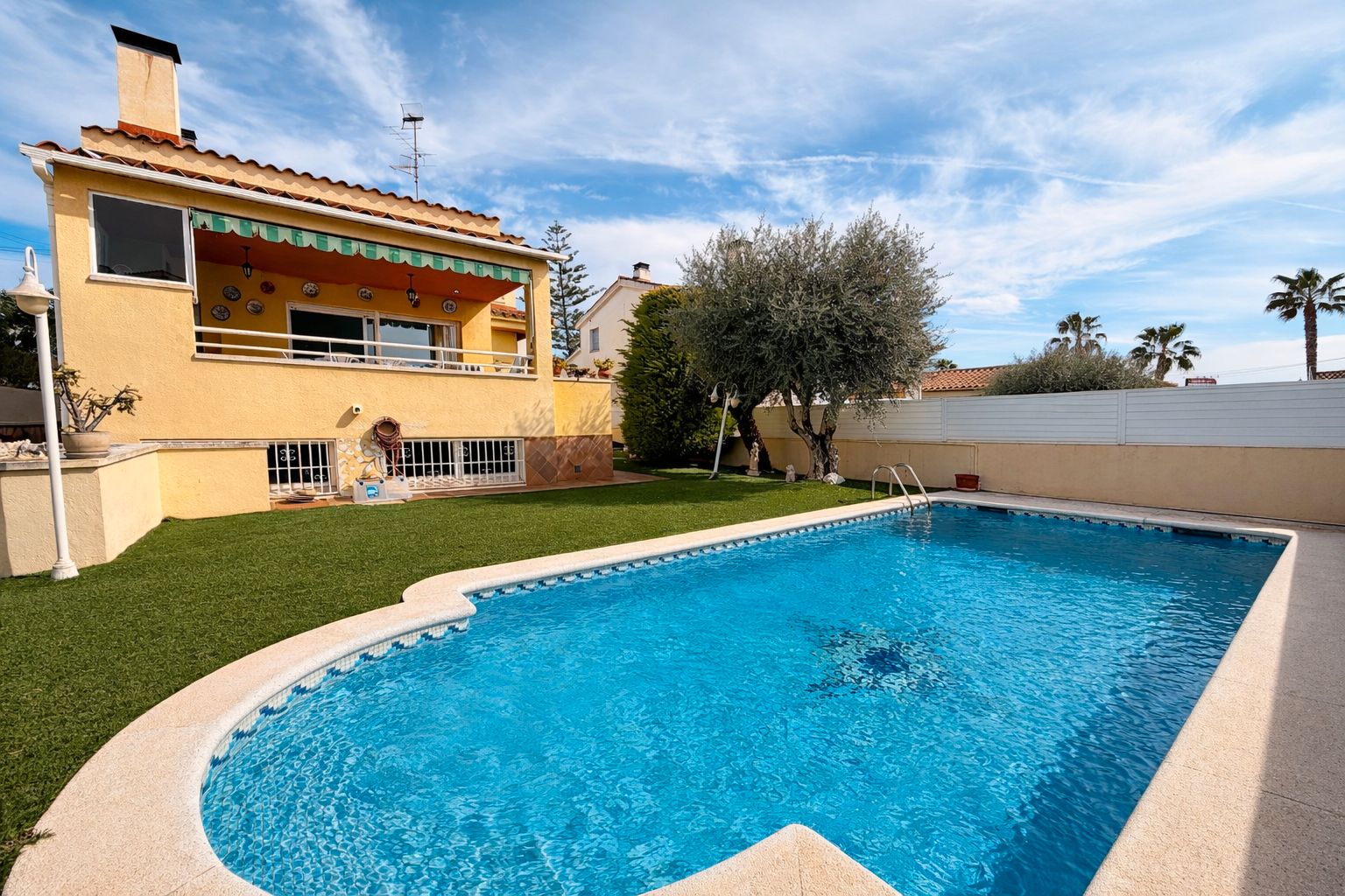 Swimming pool of House or chalet for sale in Calafell  with Air Conditioner, Heating and Private garden