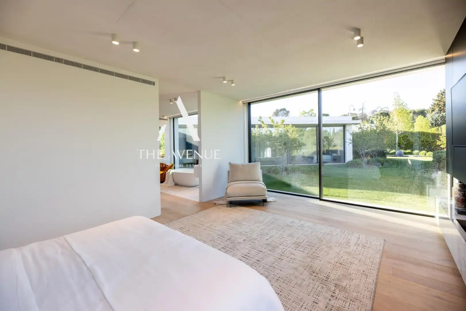 Bedroom of Houses for sale in Pozuelo de Alarcón  with Heating and Swimming Pool
