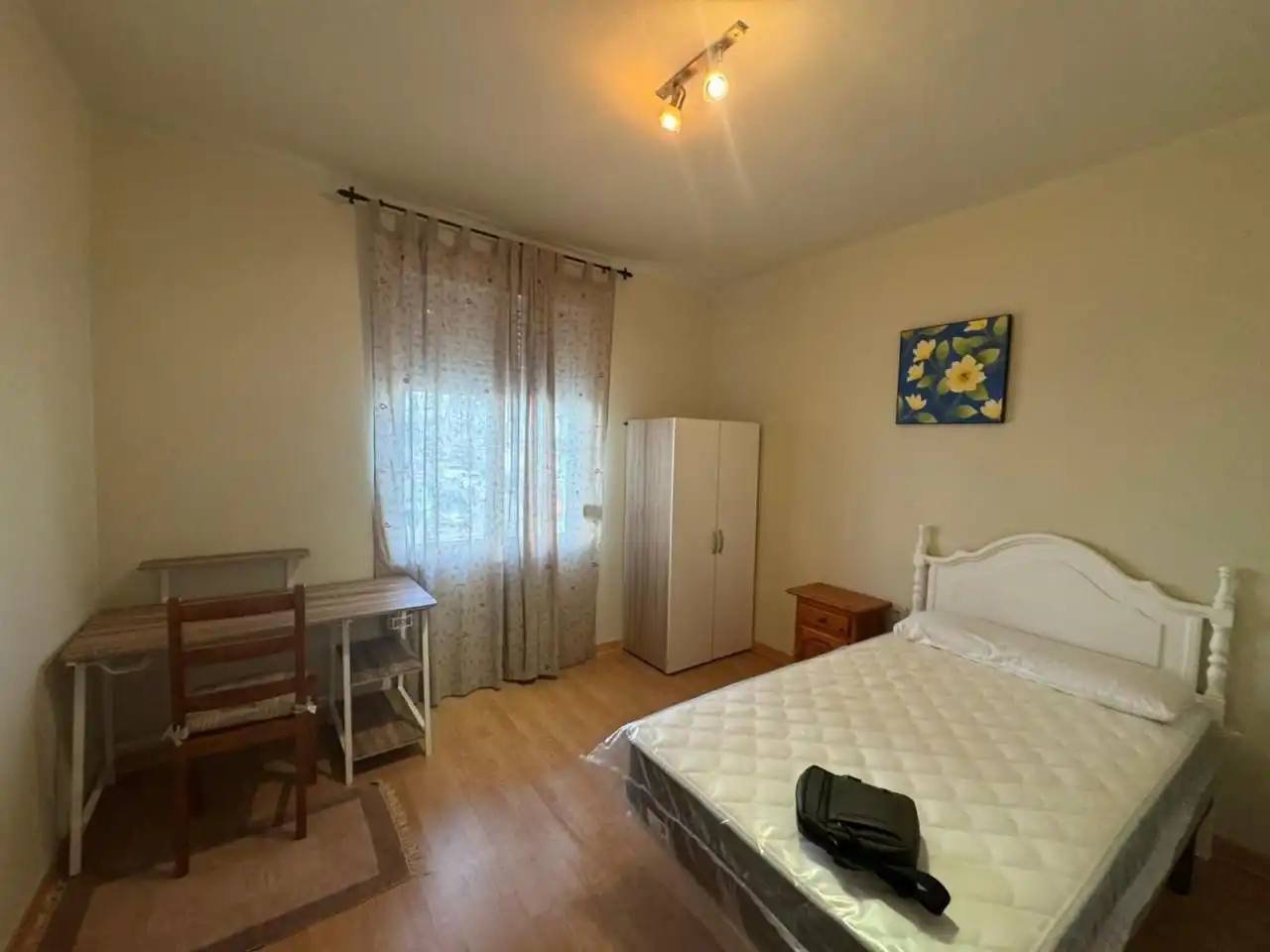 Schlafzimmer von Wohnung zur Miete in Vigo  mit Heizung und Möbliert