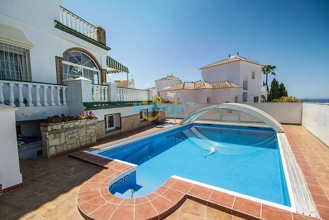 Chalet con piscina en venta en Centro