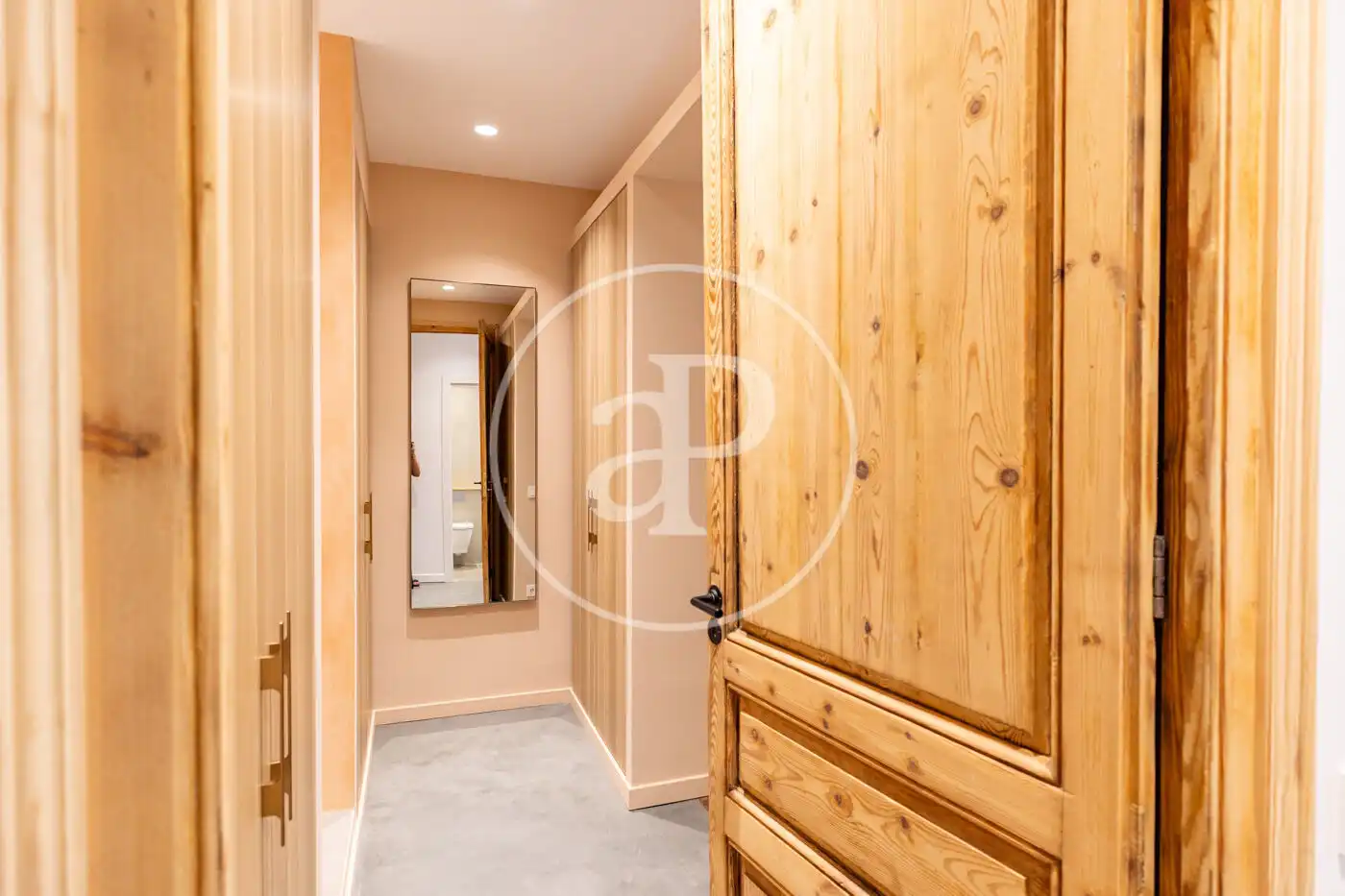 Wohnung zum Verkauf in Barcelona mit Klimaanlage, Heizung und Terrasse