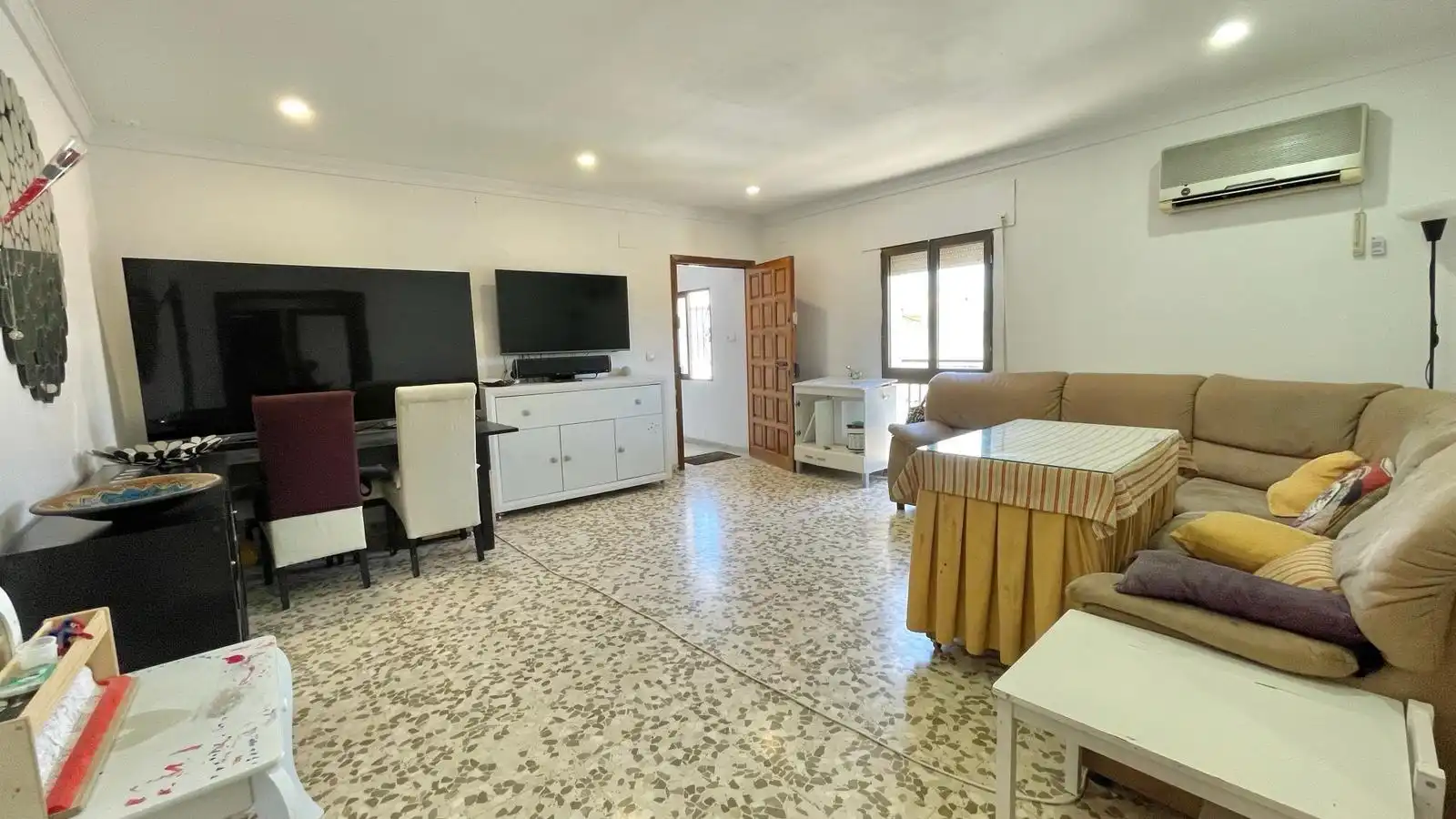 Sala de estar de Piso en venta en El Cuervo de Sevilla con Aire acondicionado