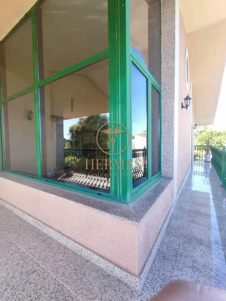 Vista exterior de Casa o xalet en venda en Nigrán amb Calefacció, Jardí privat i Terrassa