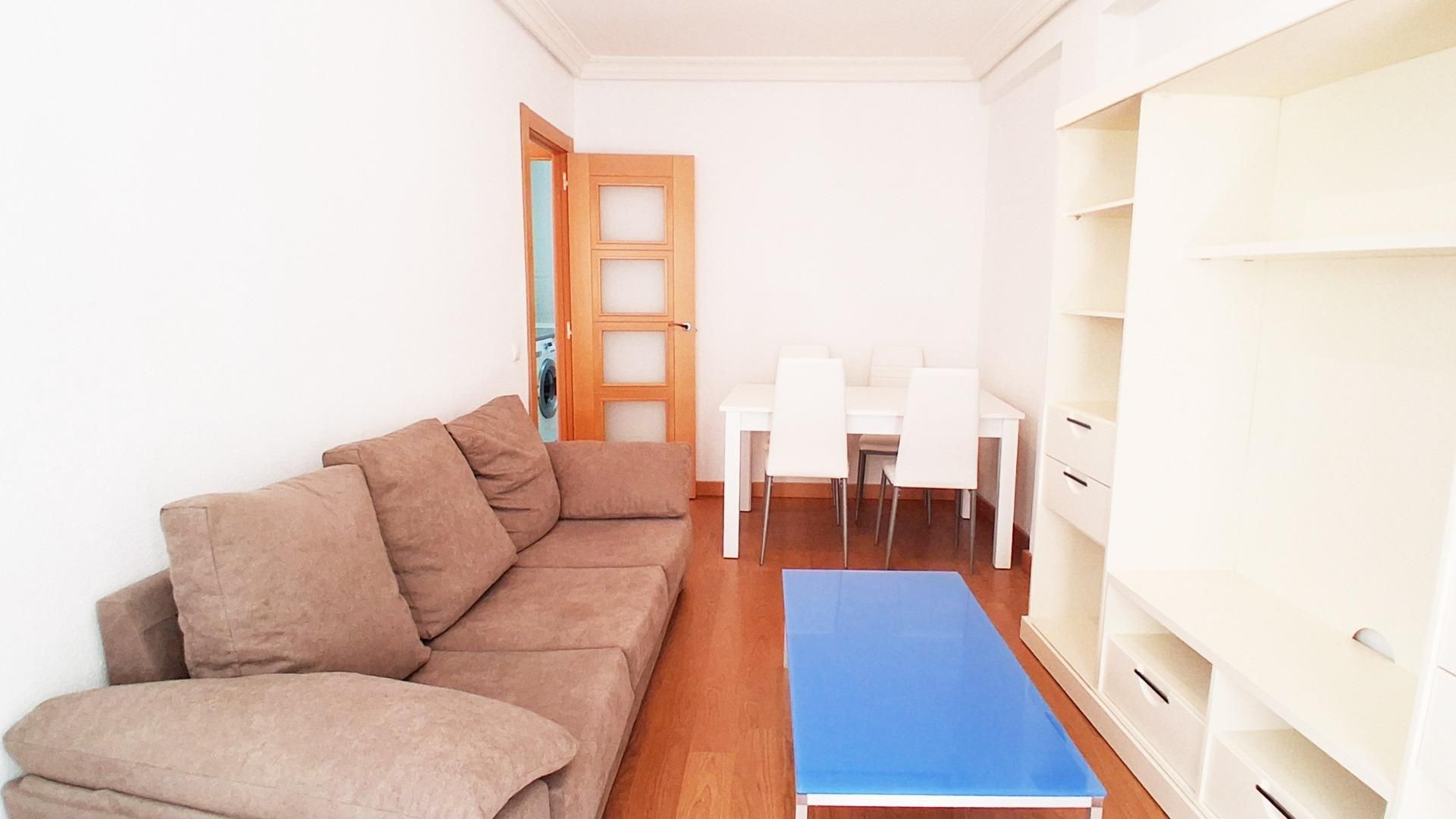 Sala d'estar de Pis en venda en Salamanca Capital amb Calefacció, Moblat i Balcó