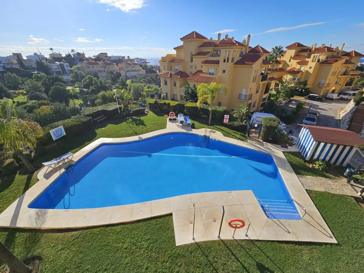 Piscina de Apartament en venda en Mijas amb Aire condicionat, Terrassa i Traster