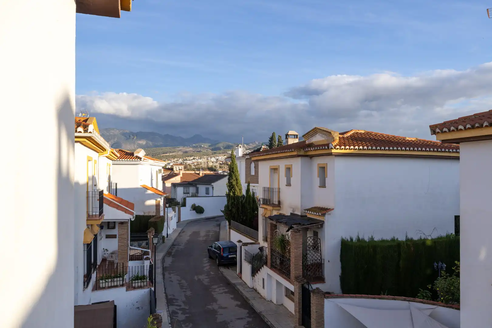 Vista exterior de Casa adosada en venda en Ogíjares amb Aire condicionat, Calefacció i Parquet