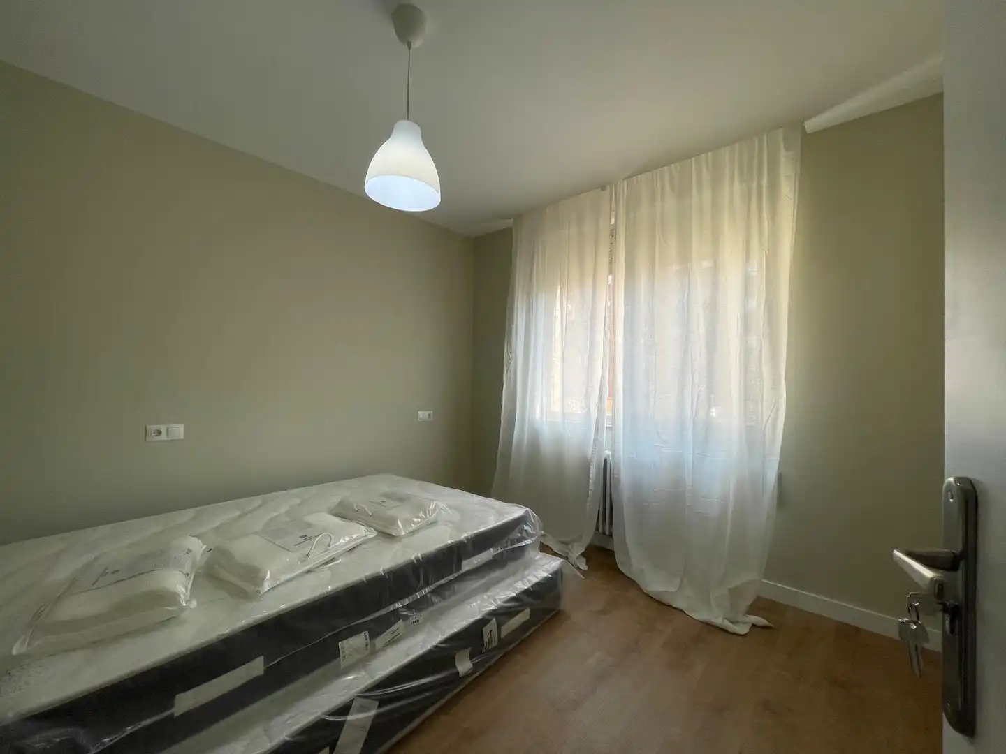 Habitación en CLAVELES, Zona Alta