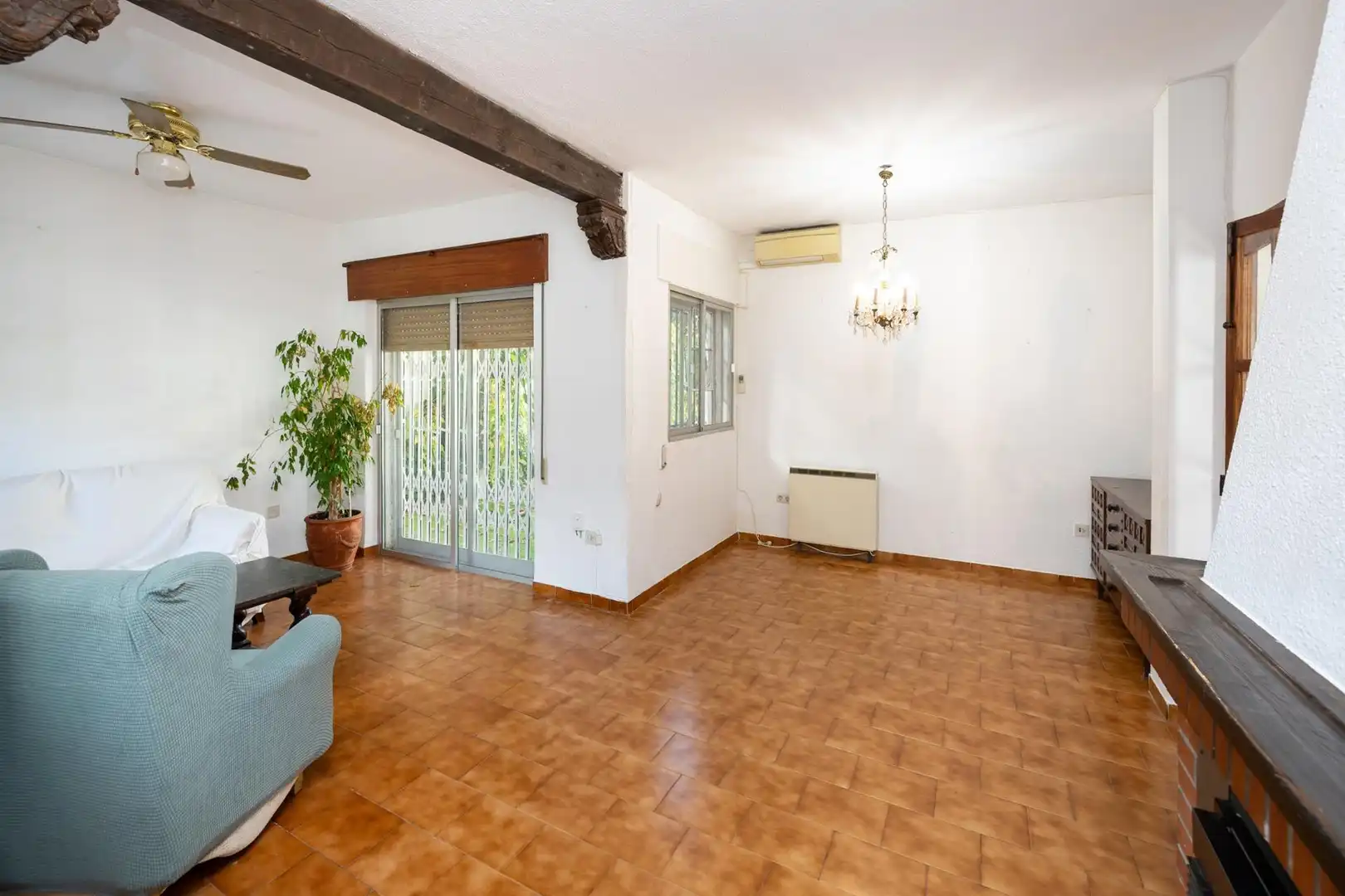 Sala de estar de Casa adosada en venta en Ogíjares con Aire acondicionado, Calefacción y Jardín privado