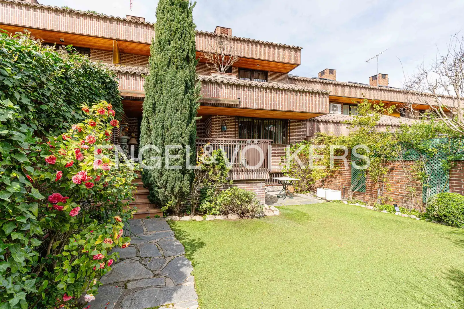 Vista exterior de Casa o chalet en venta en Las Rozas de Madrid con Aire acondicionado, Calefacción y Jardín privado