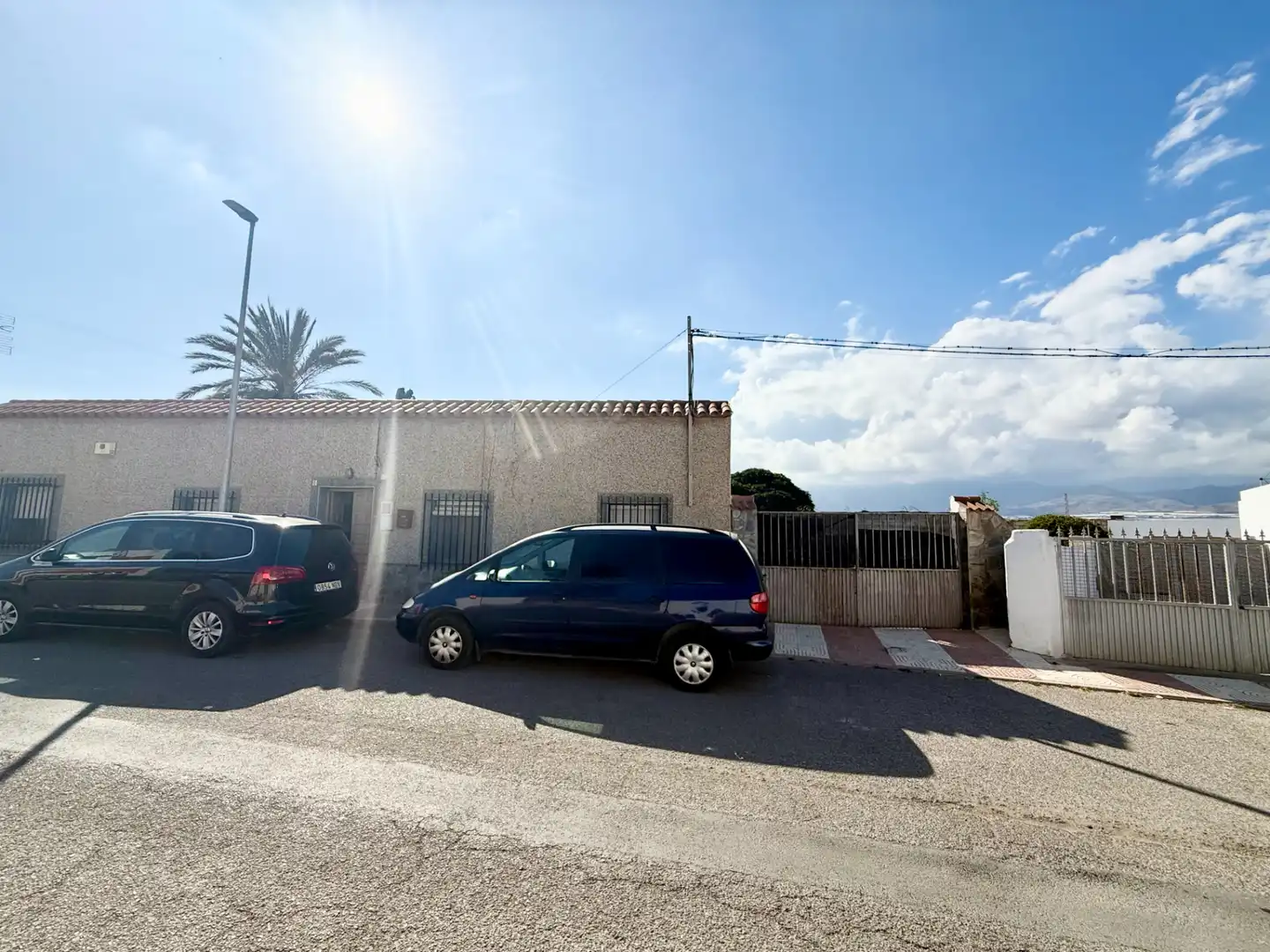 Vista exterior de Casa o xalet en venda en Roquetas de Mar amb Moblat