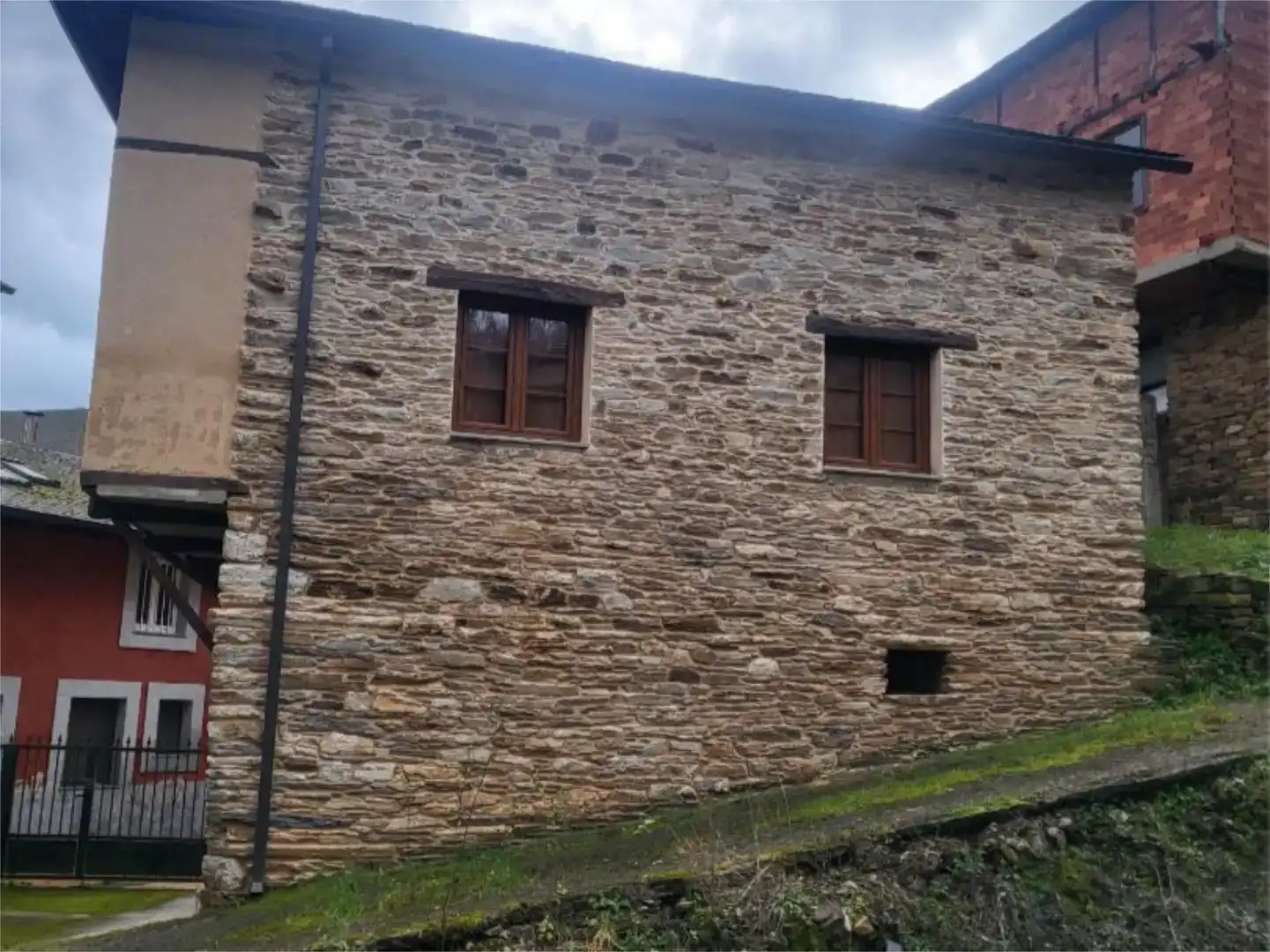 Vista exterior de Casa o xalet en venda en Vega de Valcarce