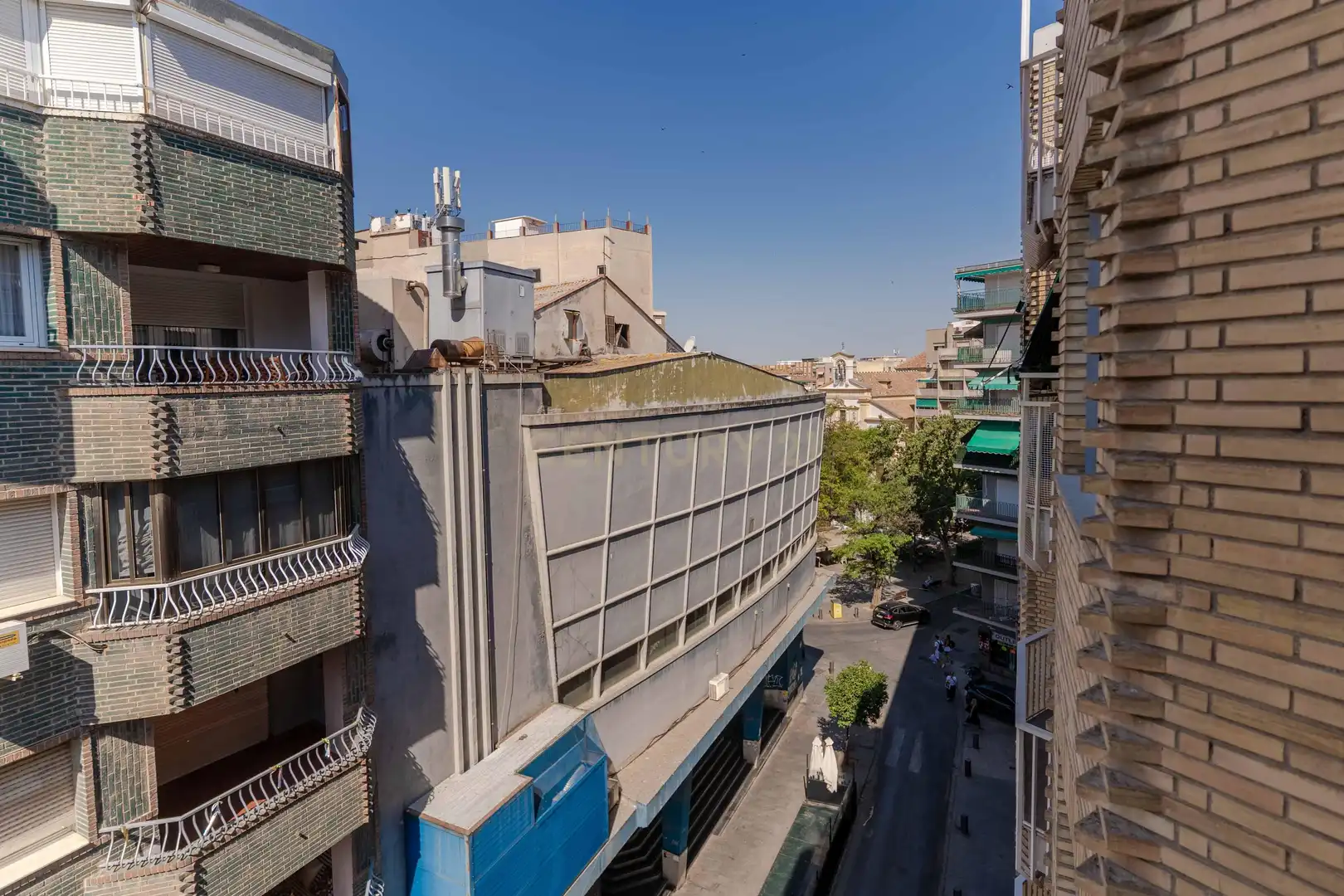Vista exterior de Piso en venta en Granada con Trastero y Balcón