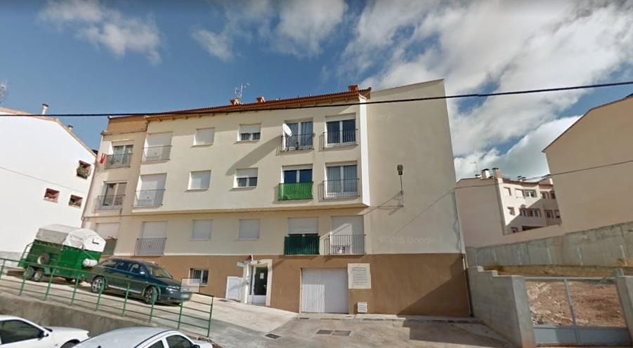 Vista exterior de Pis en venda en  Teruel Capital amb Calefacció, Parquet i Moblat