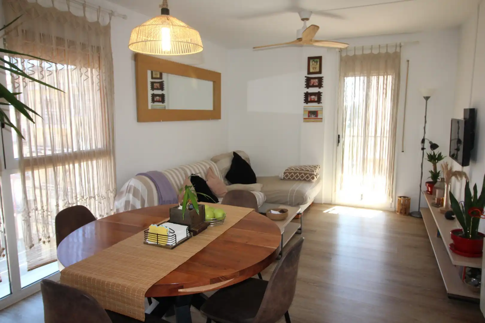 Sala de estar de Dúplex en venta en Figueres con Calefacción, Terraza y Trastero