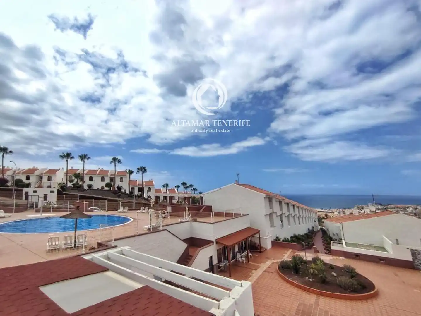 Vista exterior de Apartamento en venta en Adeje con Terraza, Piscina y Piscina comunitaria