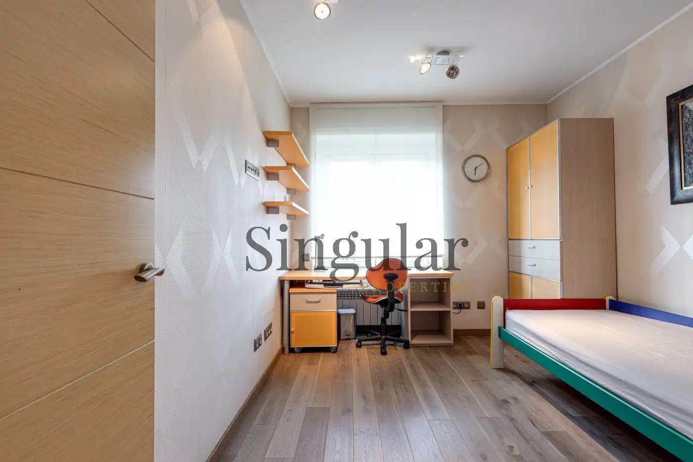 Schlafzimmer von Dachboden zur Miete in Barcelona mit Klimaanlage, Heizung und Privatgarten